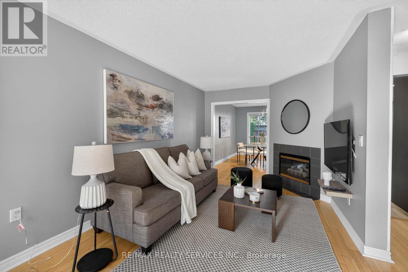 8 Hartnell Square, Brampton (Central Park), Ontario  L6S 5W7 - Photo 5 - W12444068