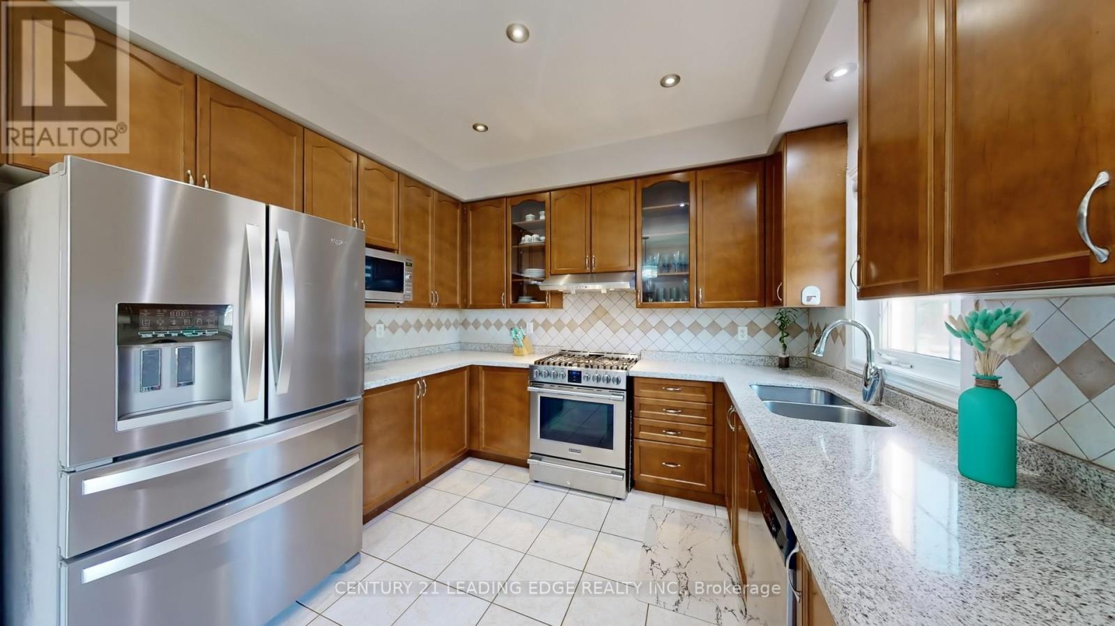 113 Sugarhill Drive, Brampton (Fletcher's Meadow), Ontario  L7A 3X3 - Photo 12 - W12444086