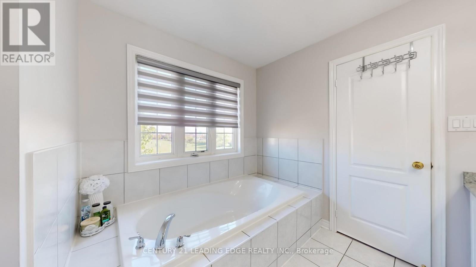 113 Sugarhill Drive, Brampton (Fletcher's Meadow), Ontario  L7A 3X3 - Photo 24 - W12444086