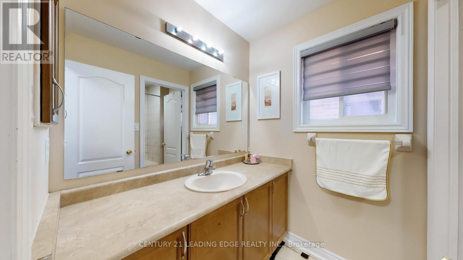 113 Sugarhill Drive, Brampton (Fletcher's Meadow), Ontario  L7A 3X3 - Photo 31 - W12444086
