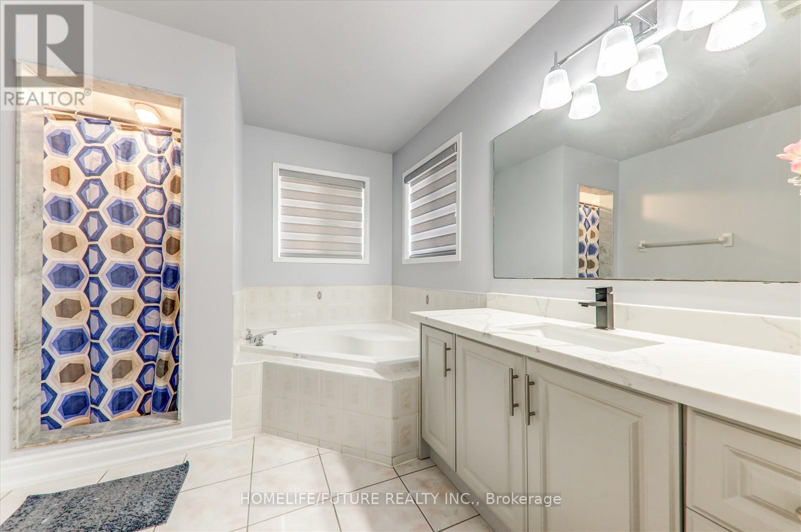 69 Heatherdale Drive, Brampton (Fletcher's Meadow), Ontario  L7A 2H4 - Photo 21 - W12444102