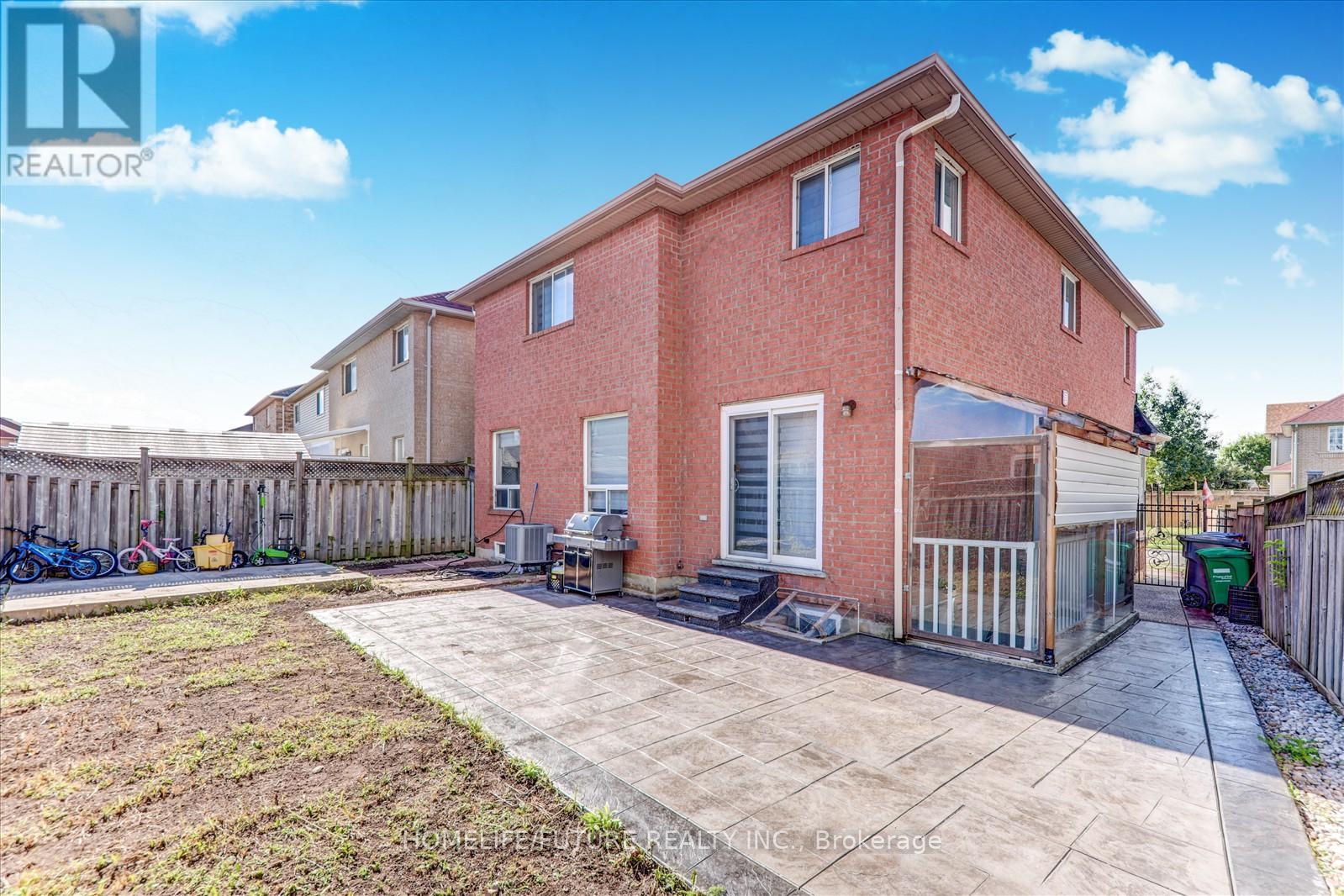69 Heatherdale Drive, Brampton (Fletcher's Meadow), Ontario  L7A 2H4 - Photo 38 - W12444102