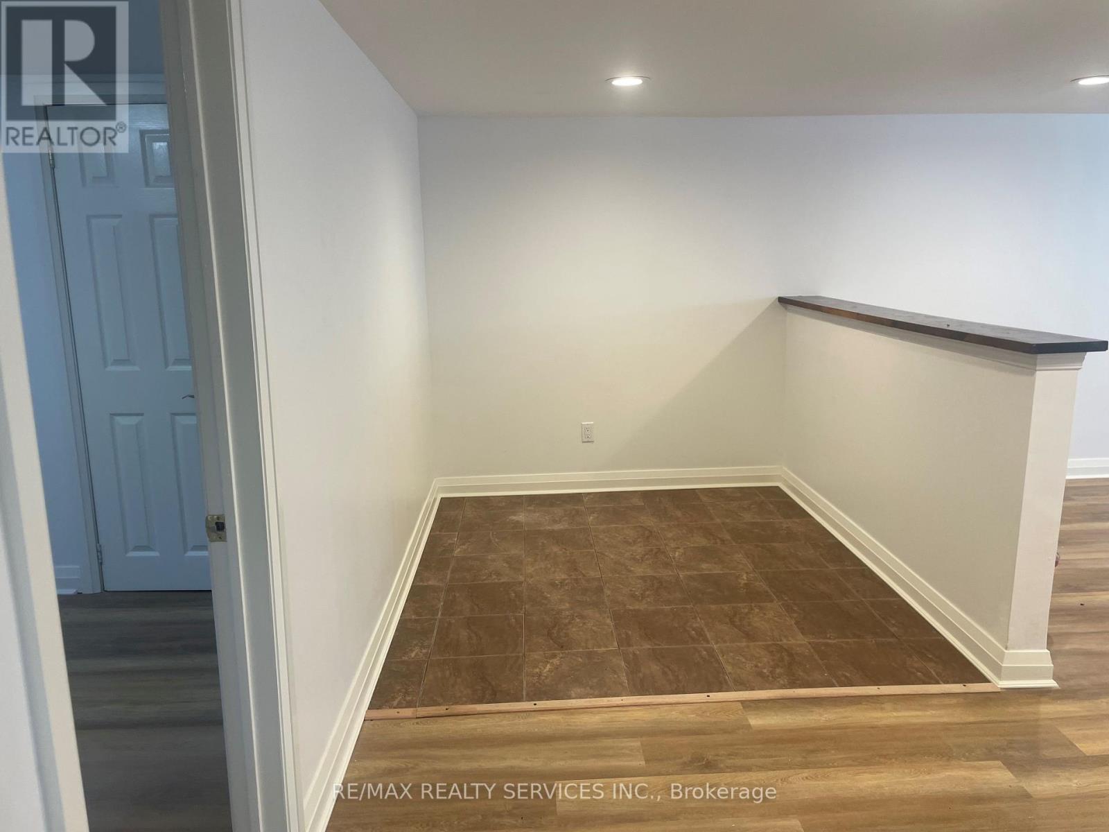 Lower - 2 Craig Street, Brampton, Ontario  L6Y 1H9 - Photo 10 - W12444104