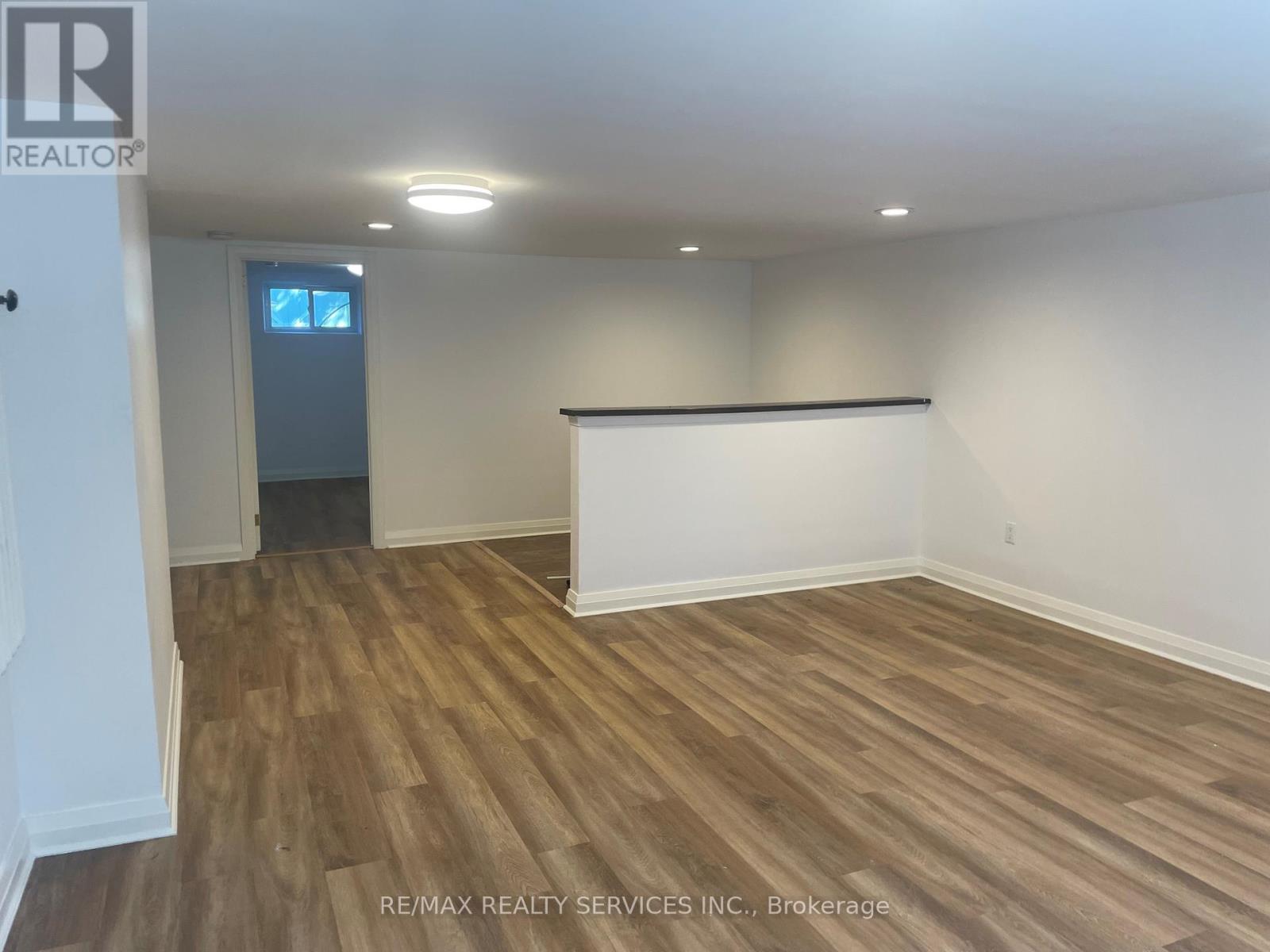Lower - 2 Craig Street, Brampton, Ontario  L6Y 1H9 - Photo 12 - W12444104