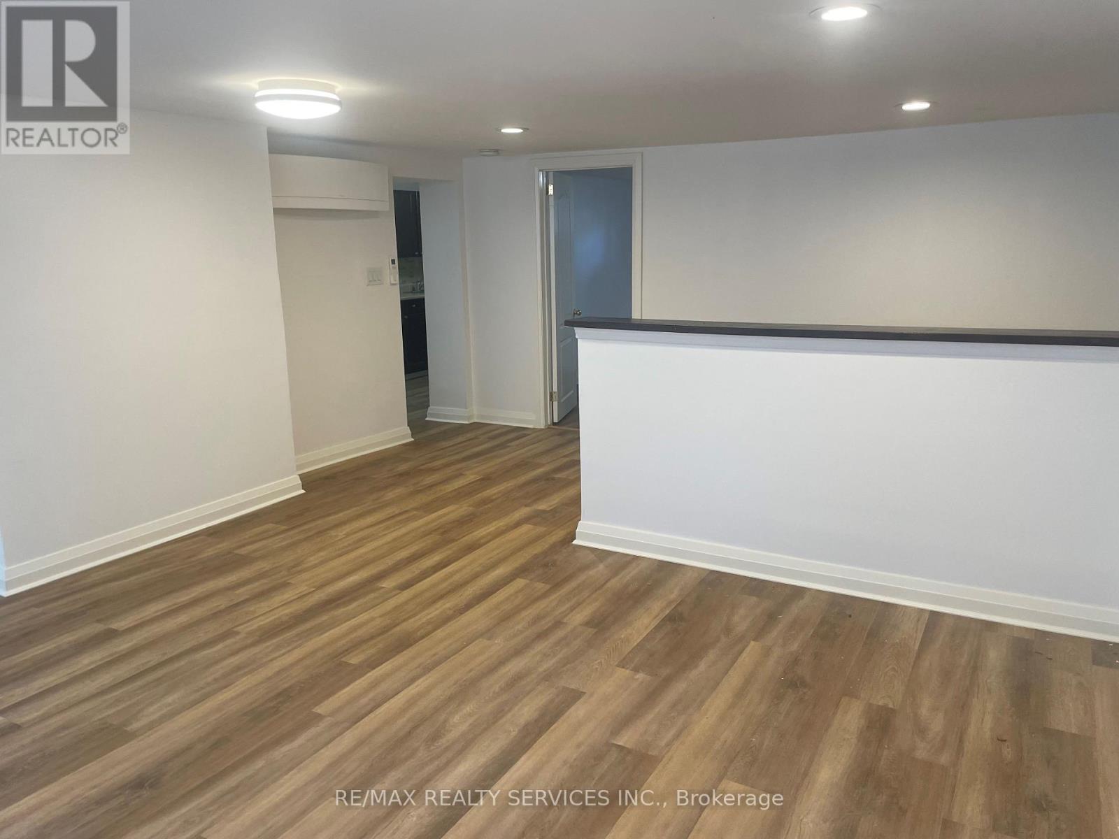 Lower - 2 Craig Street, Brampton, Ontario  L6Y 1H9 - Photo 13 - W12444104
