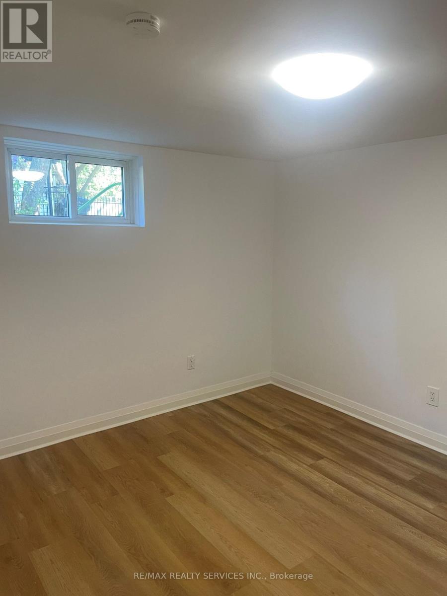 Lower - 2 Craig Street, Brampton, Ontario  L6Y 1H9 - Photo 18 - W12444104