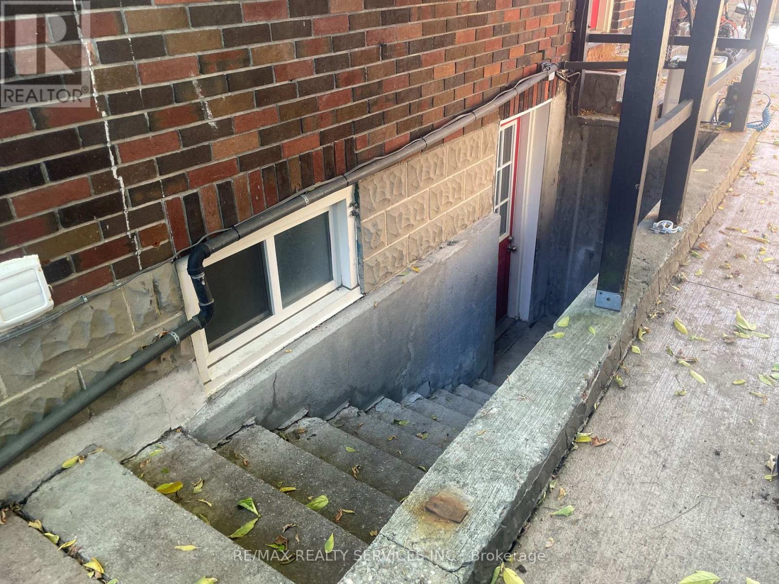 Lower - 2 Craig Street, Brampton, Ontario  L6Y 1H9 - Photo 2 - W12444104