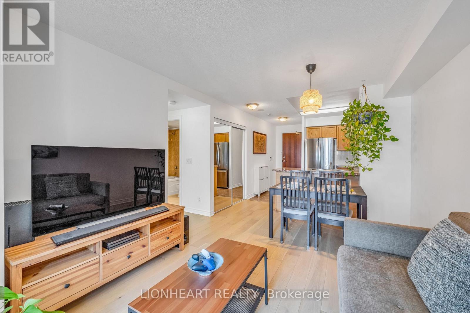 709 - 5 Michael Power Place, Toronto, Ontario  M9A 0A3 - Photo 13 - W12444107