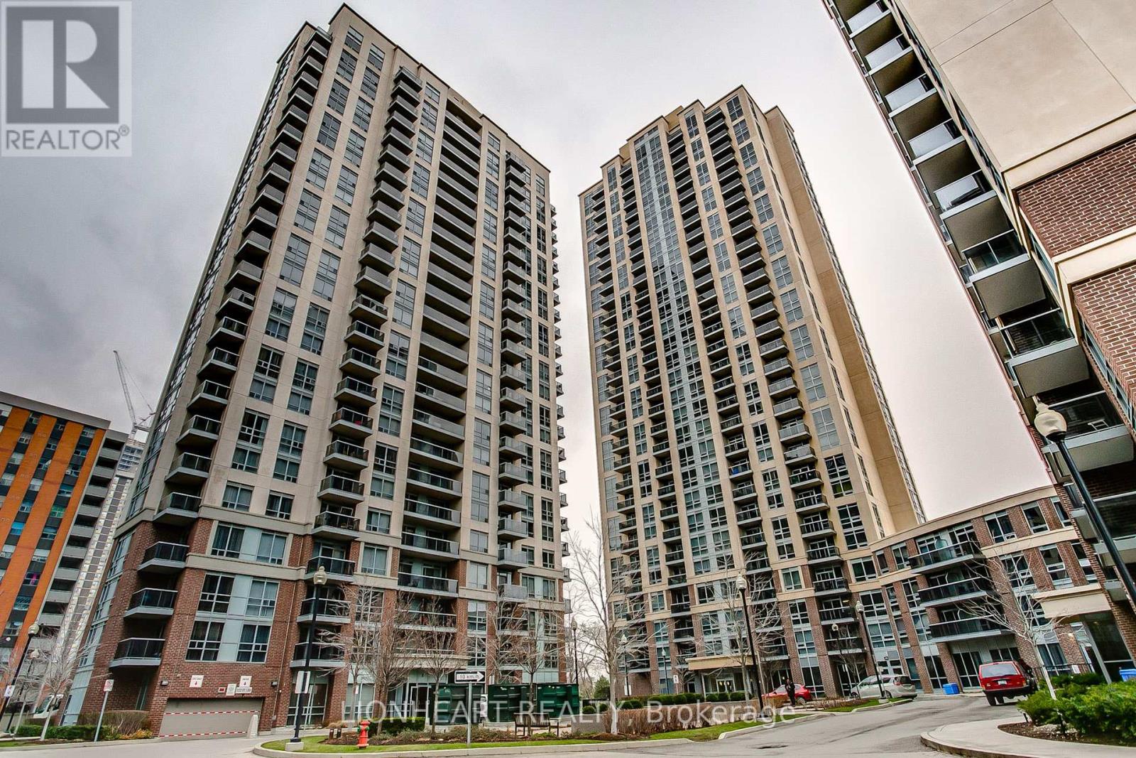 709 - 5 Michael Power Place, Toronto, Ontario  M9A 0A3 - Photo 3 - W12444107