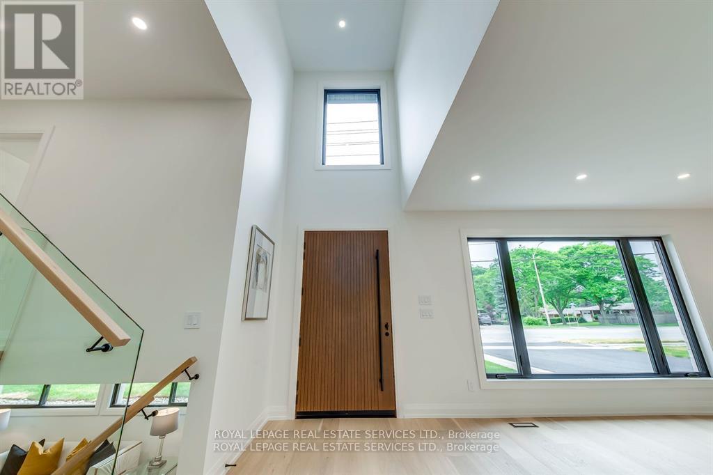 559 Walkers Line, Burlington, Ontario  L7N 2E4 - Photo 11 - W12444136