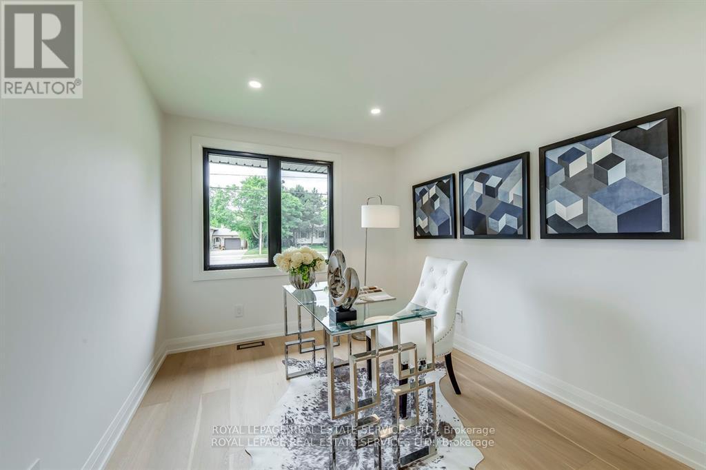 559 Walkers Line, Burlington, Ontario  L7N 2E4 - Photo 24 - W12444136