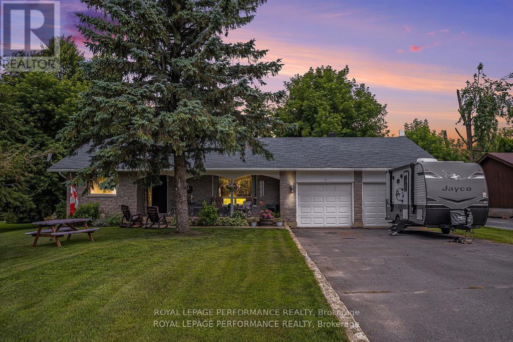 15 Fair Street, North Glengarry, Ontario  K0C 1T0 - Photo 2 - X12444167