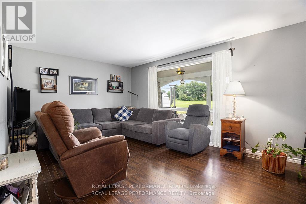 15 Fair Street, North Glengarry, Ontario  K0C 1T0 - Photo 5 - X12444167