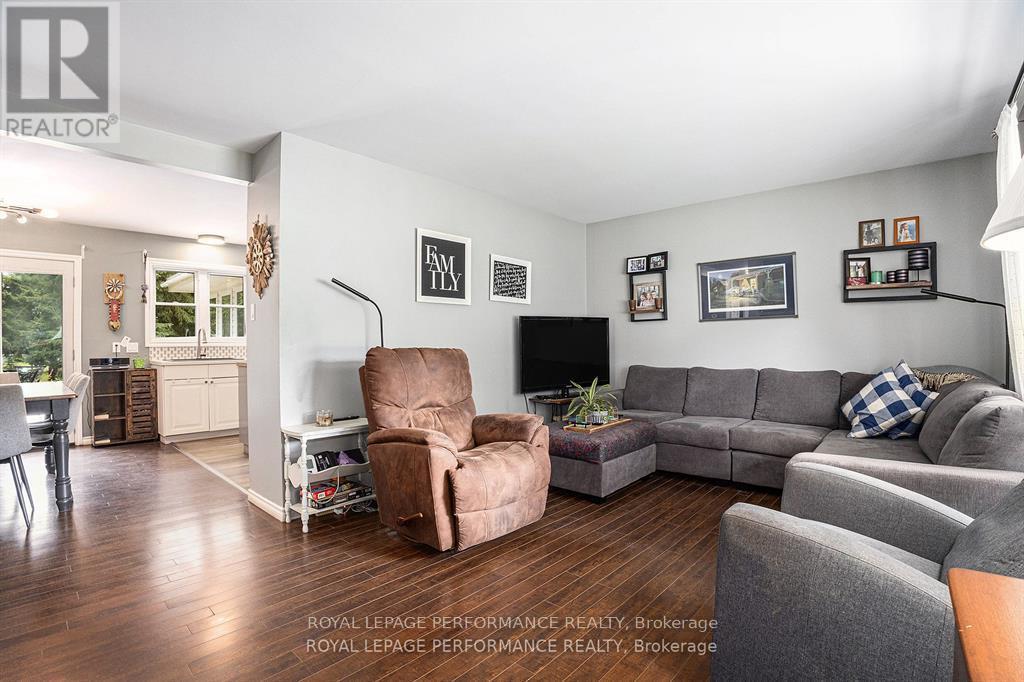 15 Fair Street, North Glengarry, Ontario  K0C 1T0 - Photo 6 - X12444167