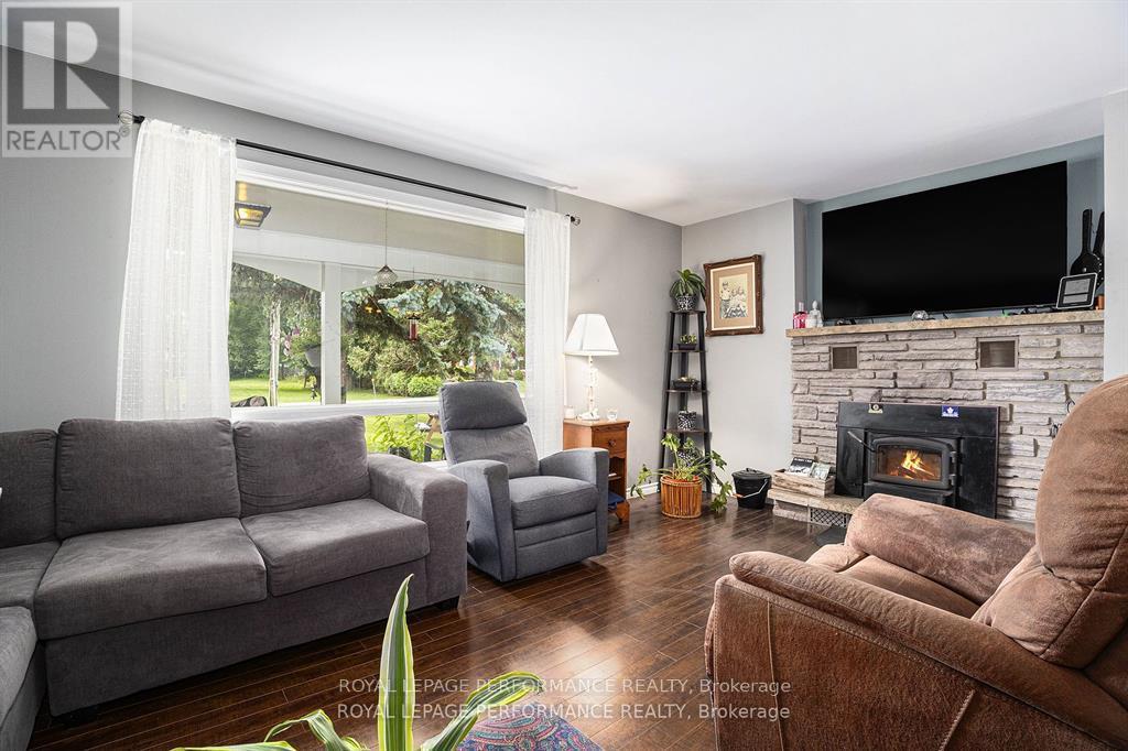 15 Fair Street, North Glengarry, Ontario  K0C 1T0 - Photo 7 - X12444167