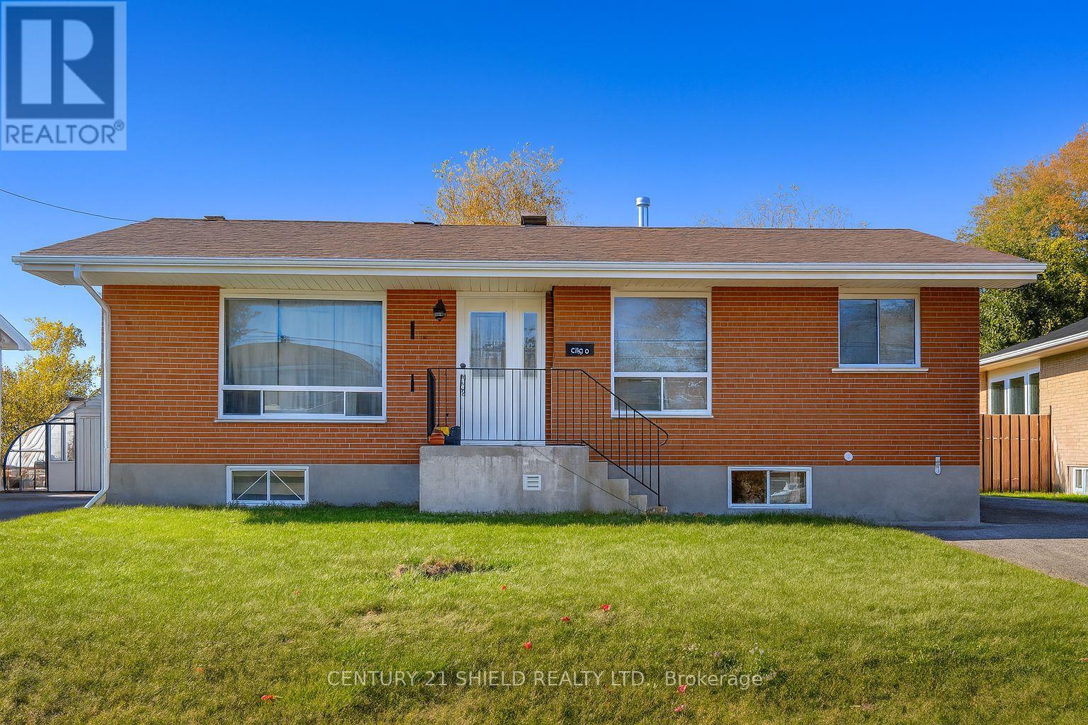 1336 Alfred Street, Cornwall, Ontario  K6J 4Z8 - Photo 1 - X12444198