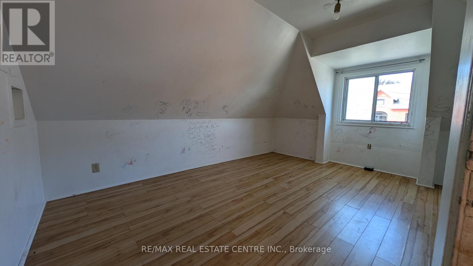 68 Magill Street, Hamilton (Strathcona), Ontario  L8R 2Y5 - Photo 4 - X12444028