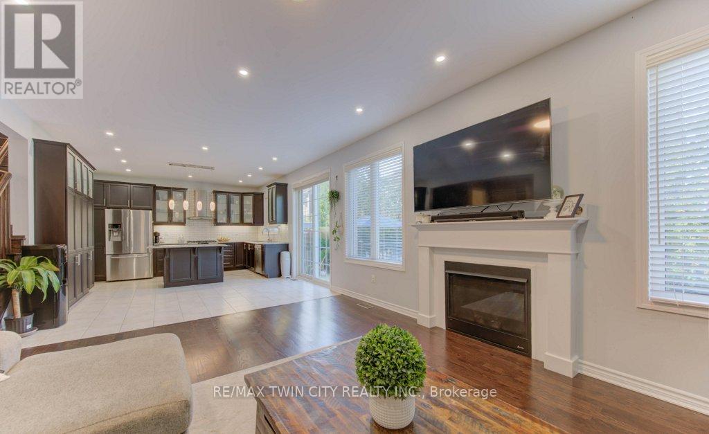 231 Grovehill Crescent, Kitchener, Ontario  N2R 0K8 - Photo 13 - X12444061