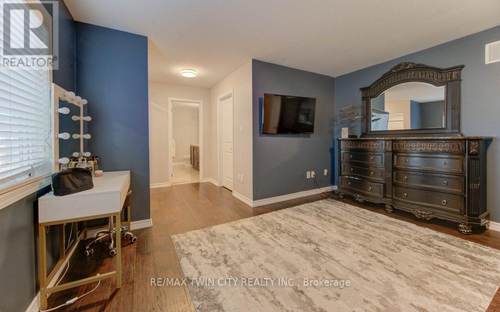 231 Grovehill Crescent, Kitchener, Ontario  N2R 0K8 - Photo 20 - X12444061