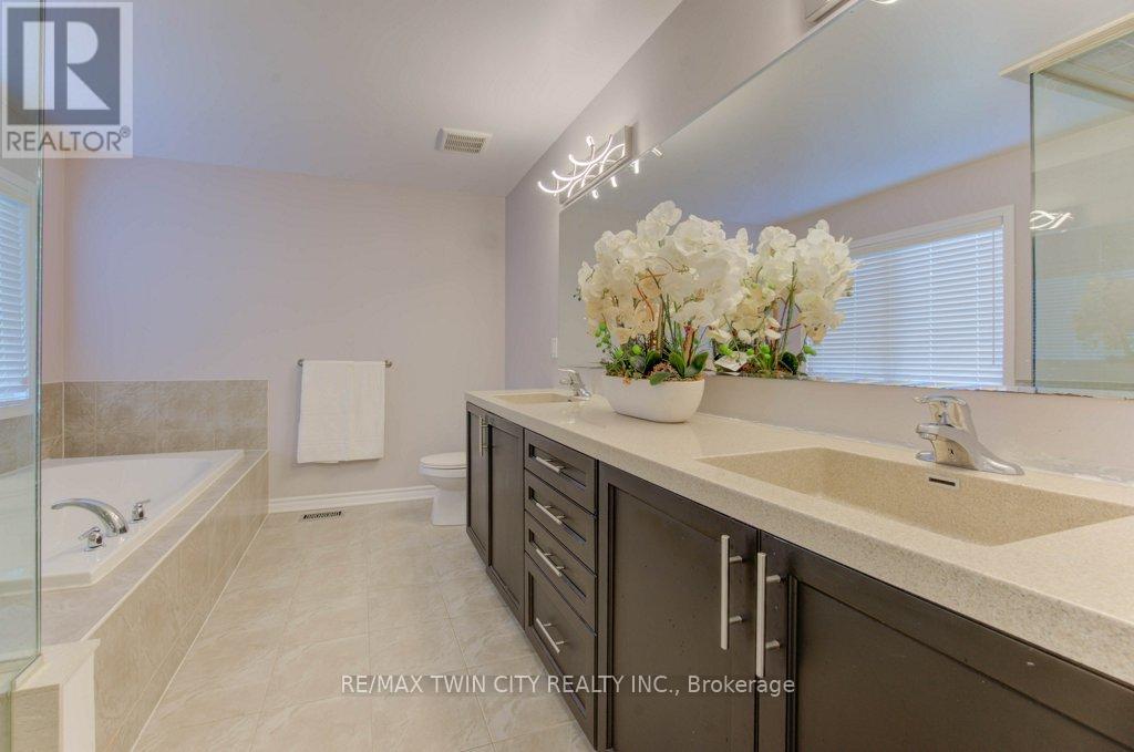 231 Grovehill Crescent, Kitchener, Ontario  N2R 0K8 - Photo 21 - X12444061