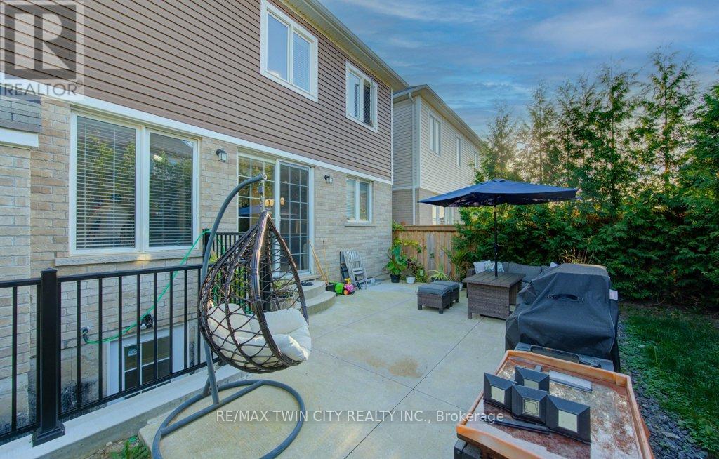 231 Grovehill Crescent, Kitchener, Ontario  N2R 0K8 - Photo 38 - X12444061
