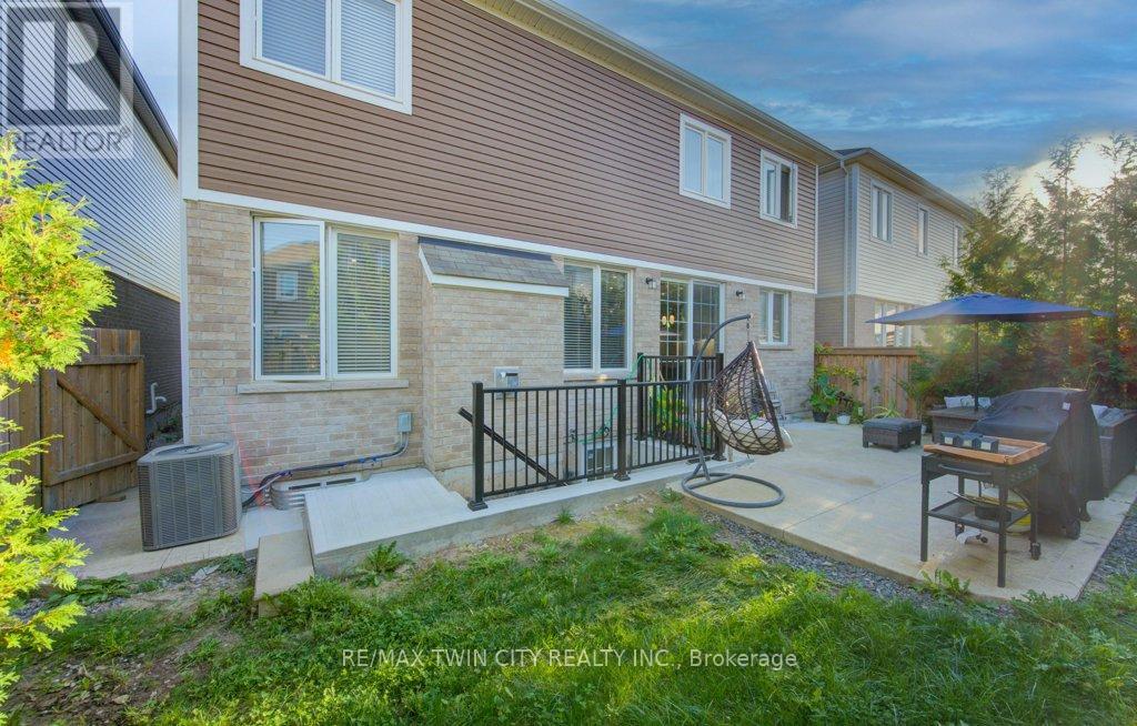 231 Grovehill Crescent, Kitchener, Ontario  N2R 0K8 - Photo 39 - X12444061