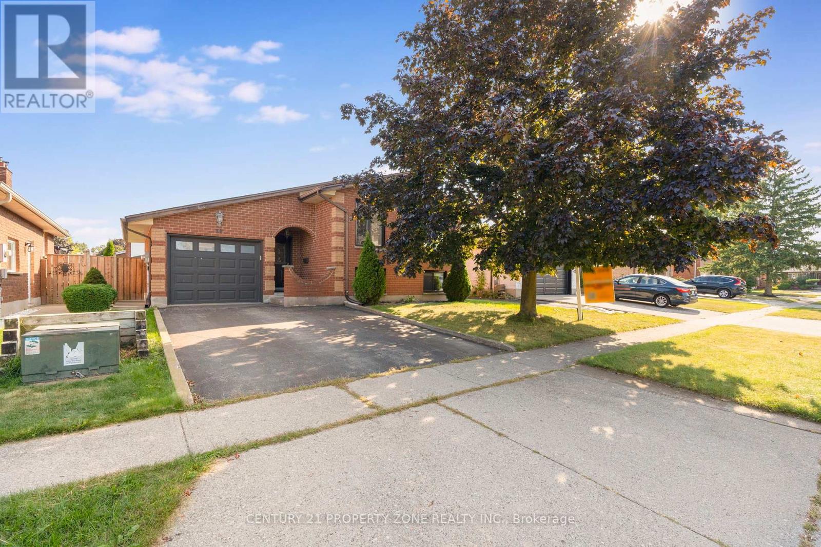 39 Southview Crescent, Cambridge, Ontario  N1P 1A3 - Photo 1 - X12444098