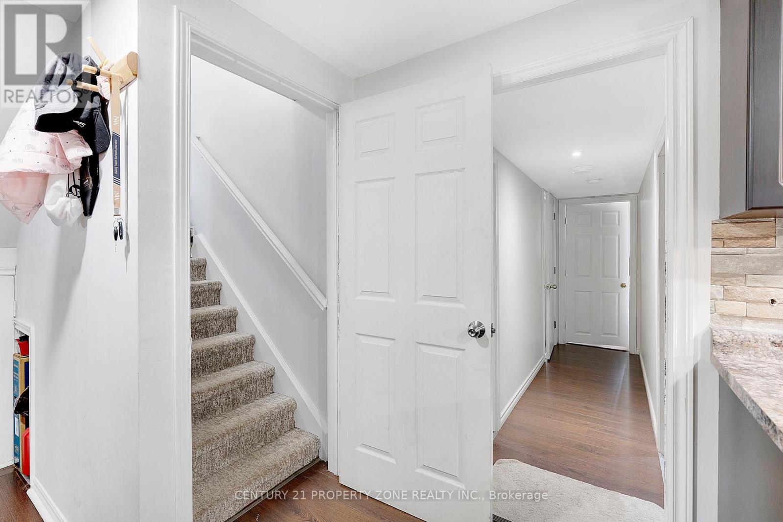 39 Southview Crescent, Cambridge, Ontario  N1P 1A3 - Photo 17 - X12444098
