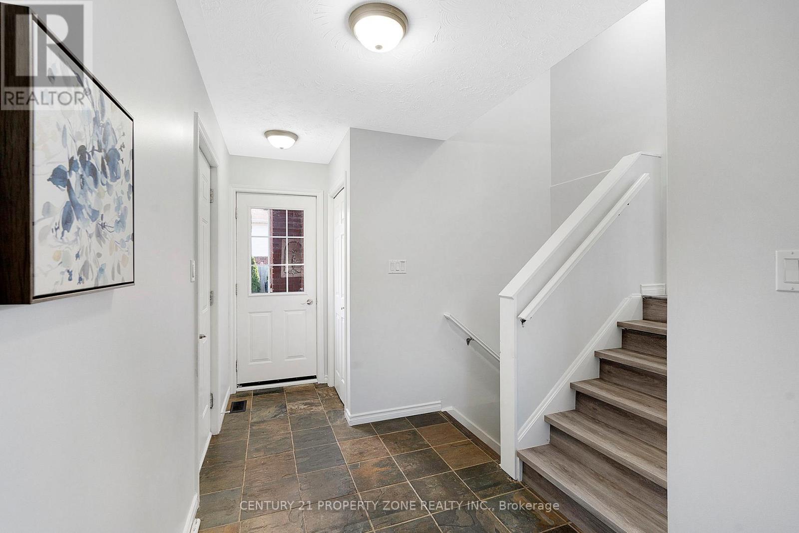 39 Southview Crescent, Cambridge, Ontario  N1P 1A3 - Photo 23 - X12444098