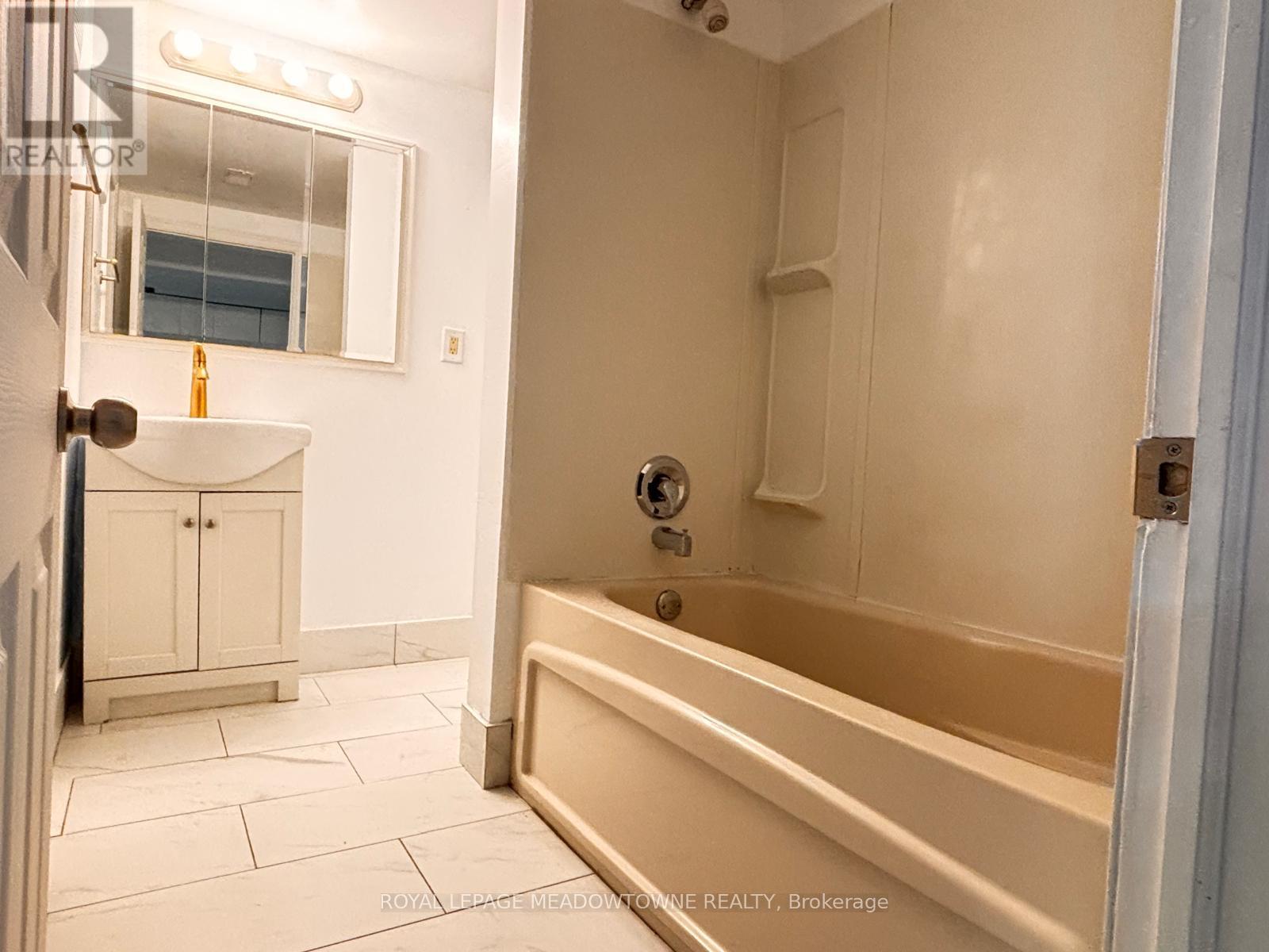 15 Lafayette Drive, St. Catharines, Ontario  L2N 6C1 - Photo 12 - X12444130