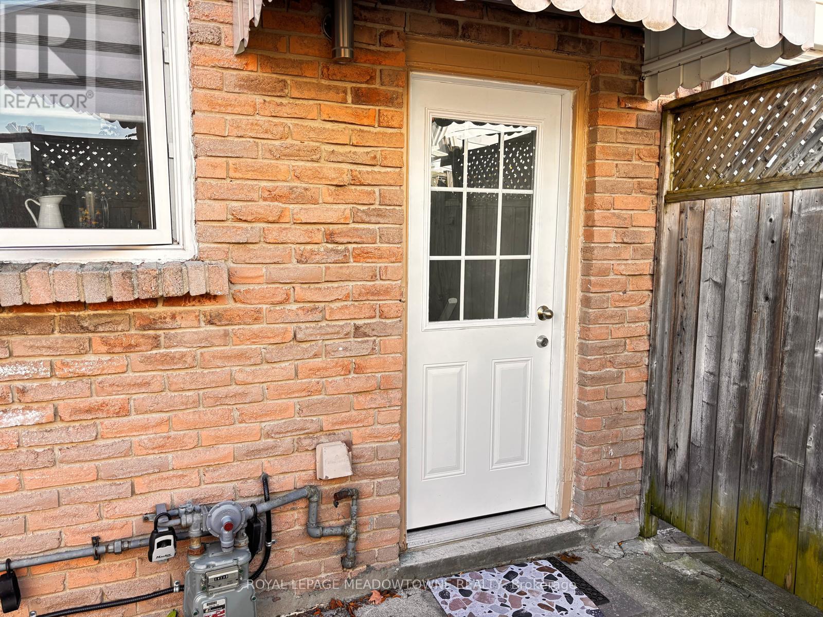 15 Lafayette Drive, St. Catharines, Ontario  L2N 6C1 - Photo 2 - X12444130