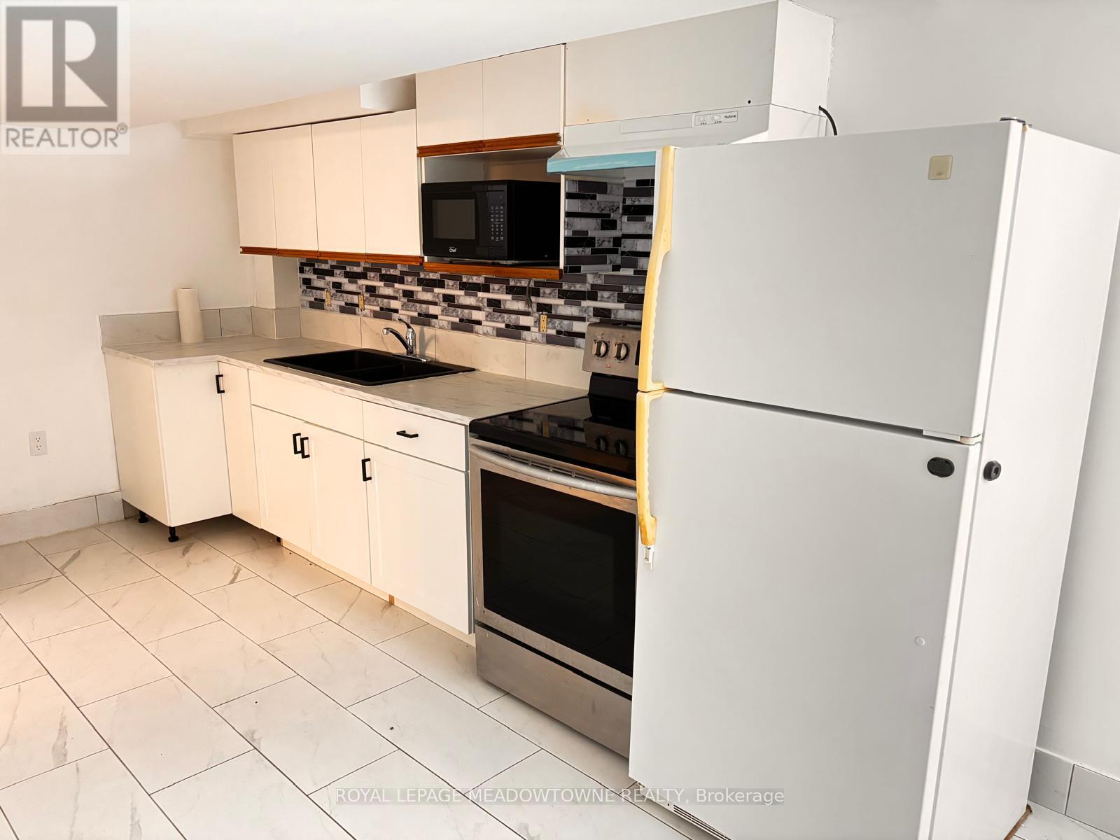 15 Lafayette Drive, St. Catharines, Ontario  L2N 6C1 - Photo 6 - X12444130