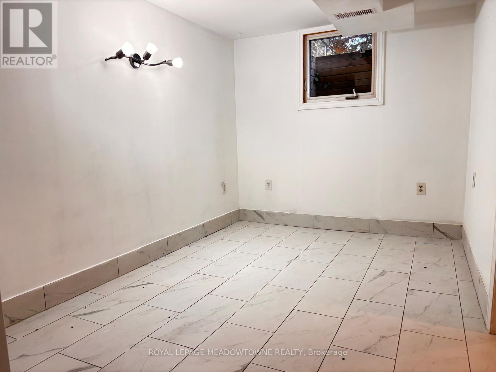 15 Lafayette Drive, St. Catharines, Ontario  L2N 6C1 - Photo 7 - X12444130