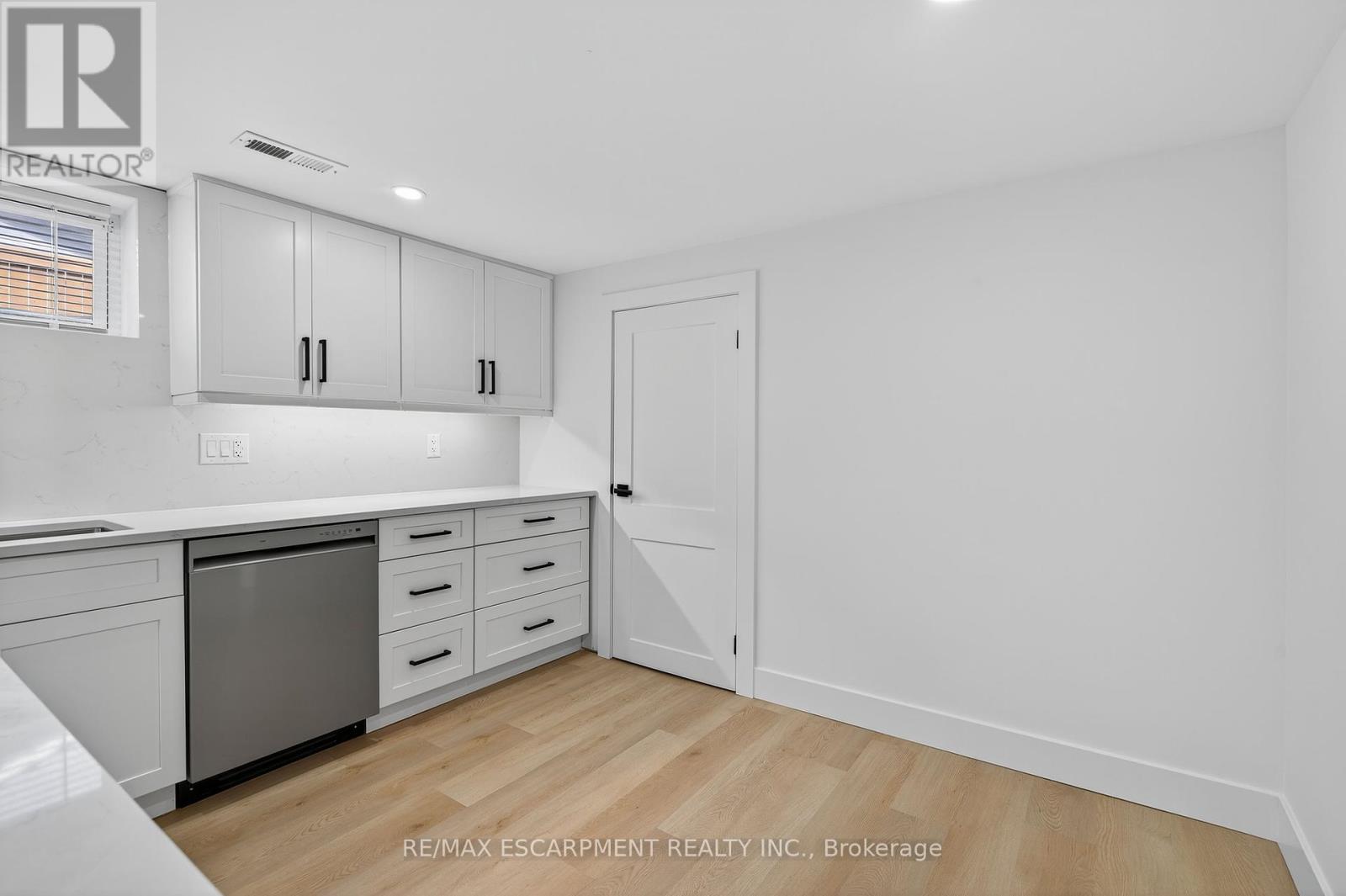 2 - 75 Britten Close, Hamilton, Ontario  L9C 4K1 - Photo 12 - X12444134