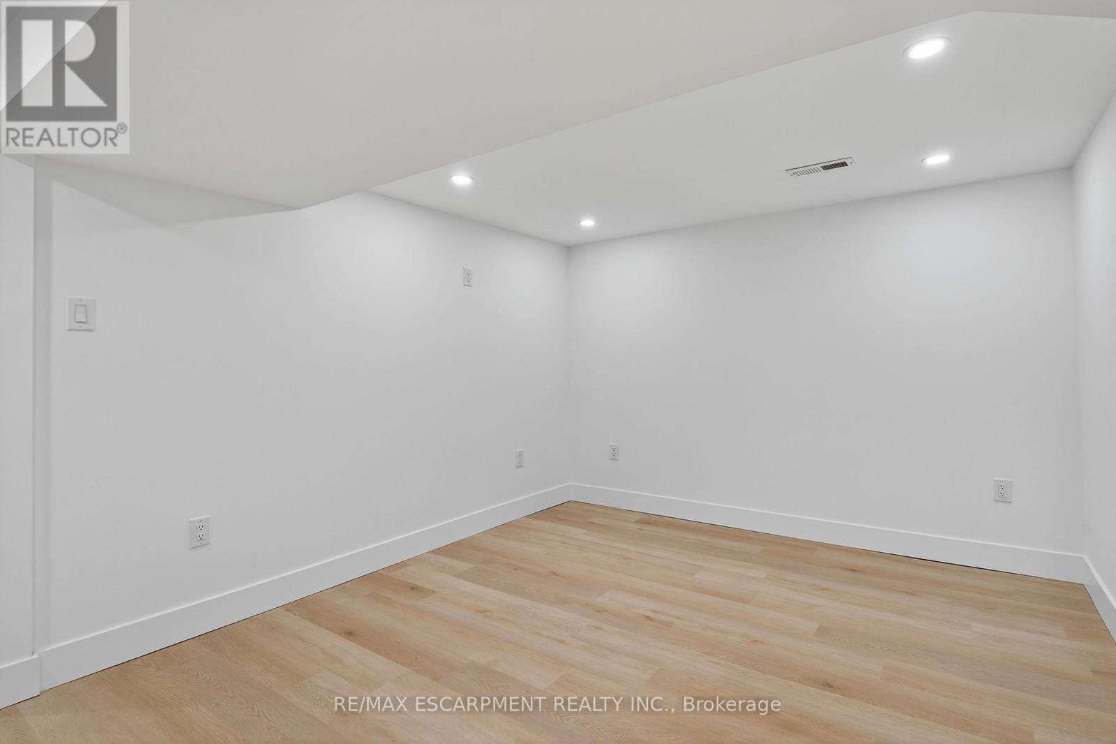 2 - 75 Britten Close, Hamilton, Ontario  L9C 4K1 - Photo 14 - X12444134