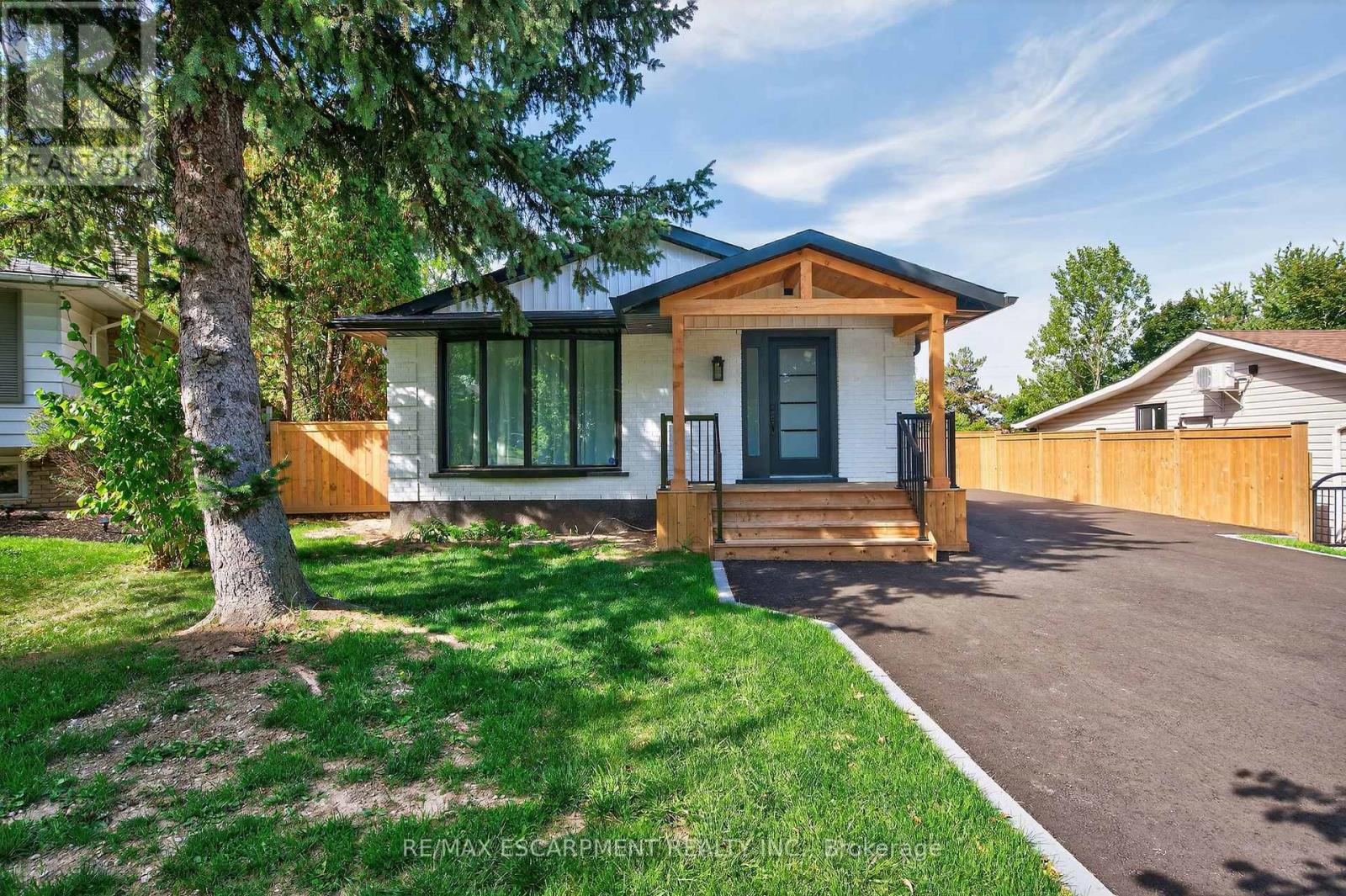 2 - 75 Britten Close, Hamilton, Ontario  L9C 4K1 - Photo 2 - X12444134