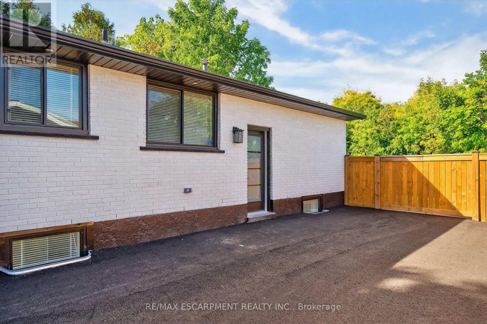 2 - 75 Britten Close, Hamilton, Ontario  L9C 4K1 - Photo 4 - X12444134
