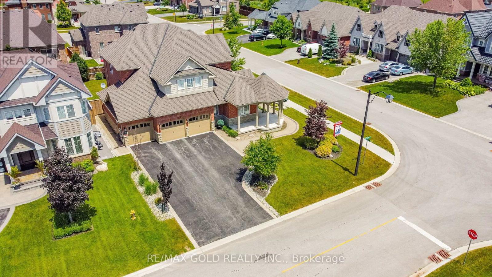 39 Ketchum Street, Mono, Ontario  L9W 6T4 - Photo 3 - X12444139