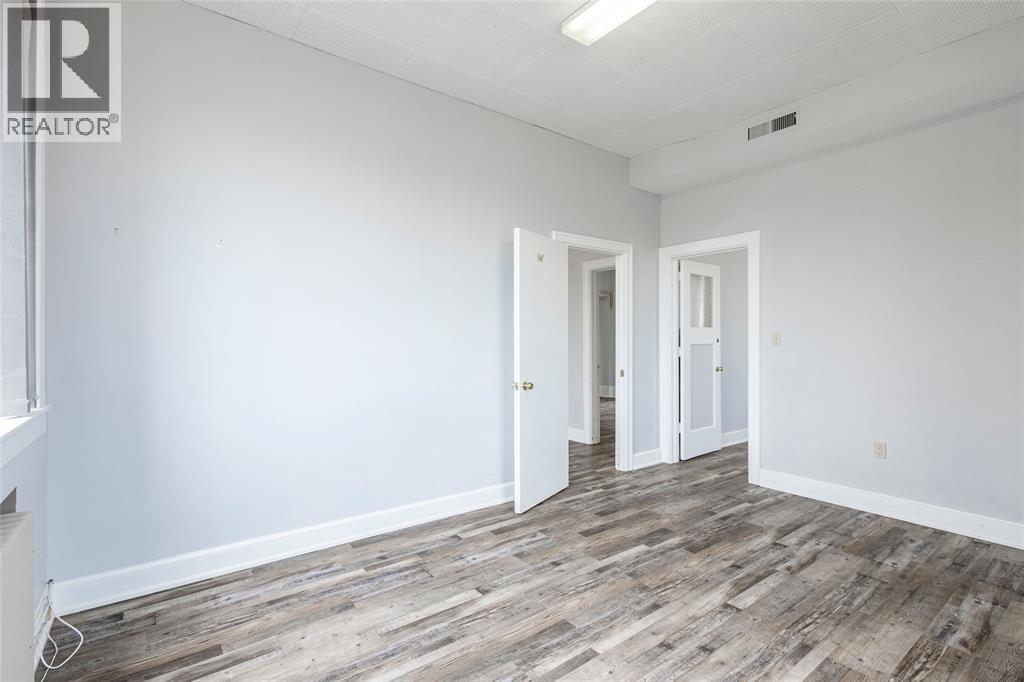 251 Campbell Street Unit# 4, Sarnia, Ontario N7T 2H2 - Photo 9 - 25025239