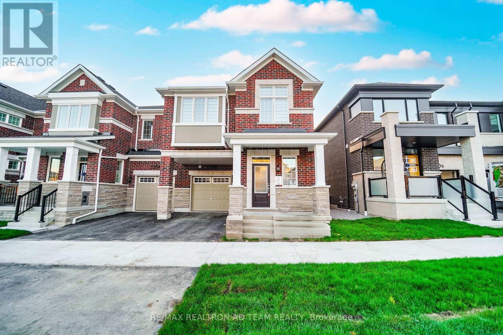3206 Brigadier Avenue, Pickering, Ontario  L1X 0T2 - Photo 2 - E12443129