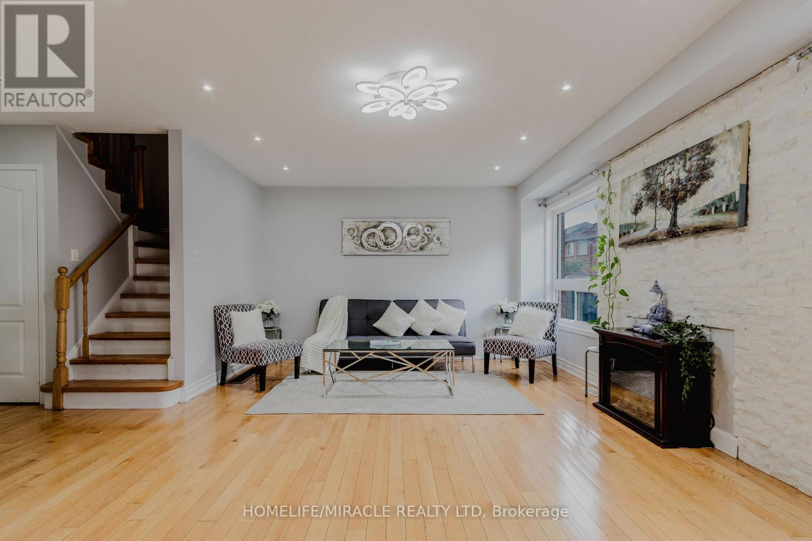 27 Silver Egret Road, Brampton, Ontario  L7A 3P6 - Photo 5 - W12397667