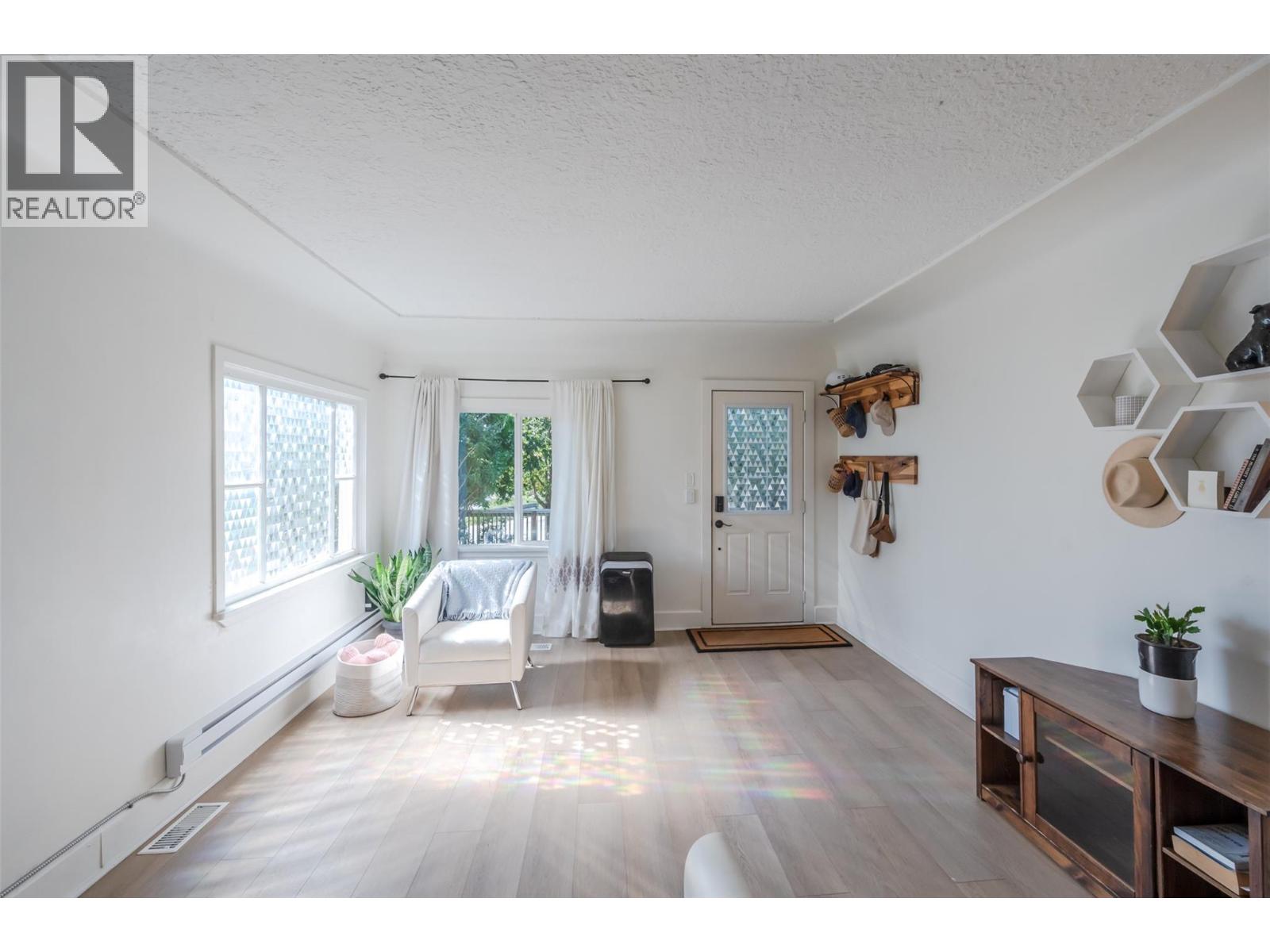 294 Norton Street, Penticton, British Columbia  V2A 4H7 - Photo 2 - 10364969