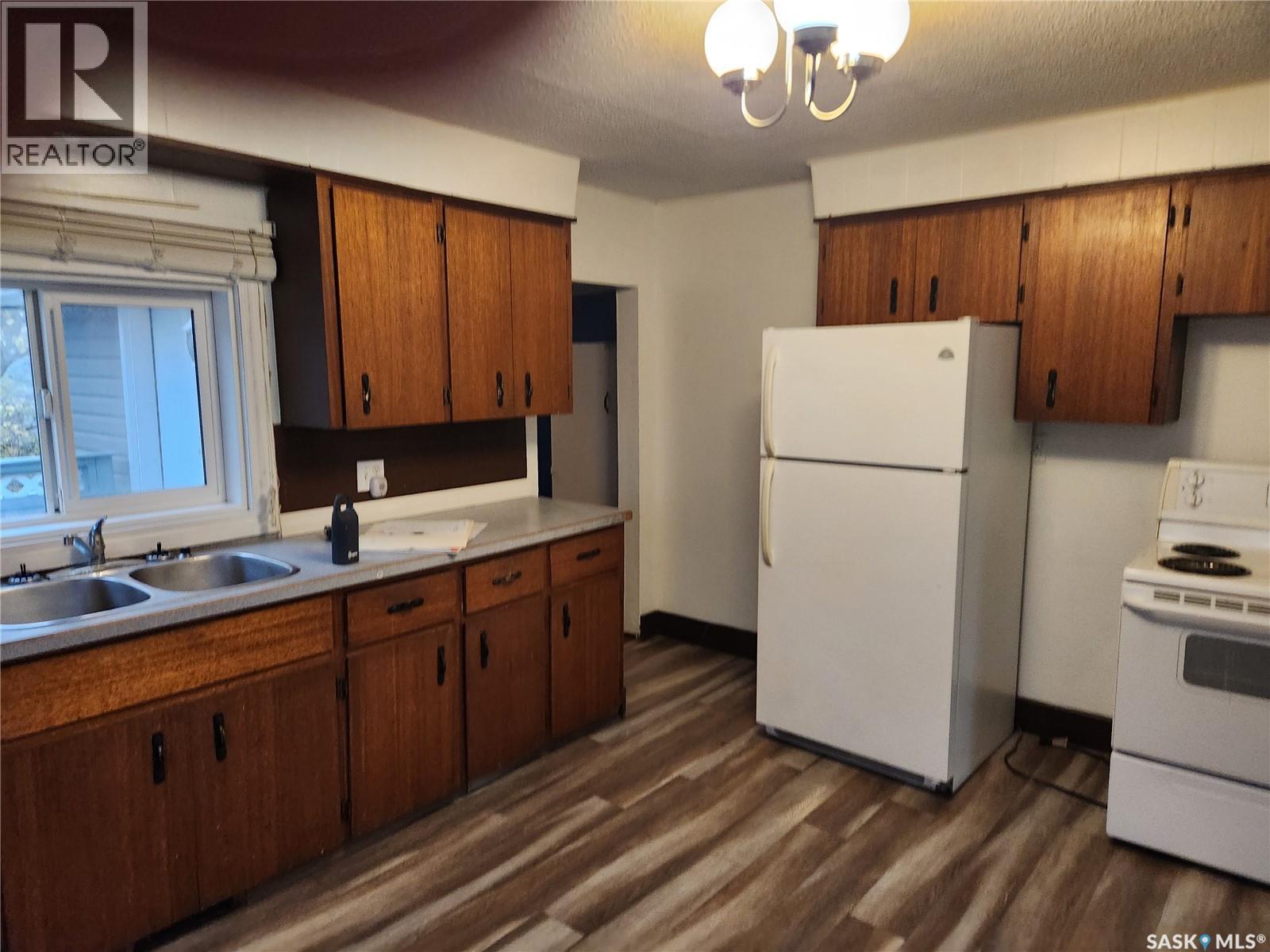19 10th Avenue Ne, Swift Current, Saskatchewan  S9H 2T1 - Photo 3 - SK019832