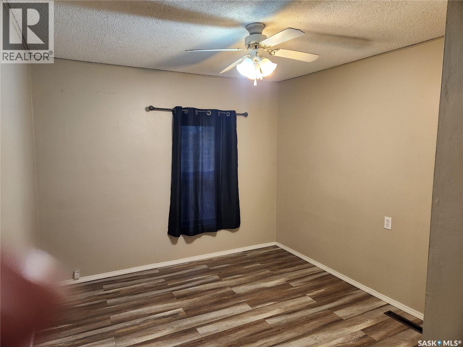 19 10th Avenue Ne, Swift Current, Saskatchewan  S9H 2T1 - Photo 5 - SK019832