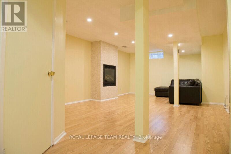 44 Burlington Crescent, Ottawa, Ontario  K1T 3K7 - Photo 16 - X12386637