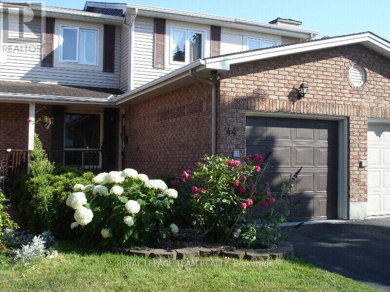 44 Burlington Crescent, Ottawa, Ontario  K1T 3K7 - Photo 1 - X12386637