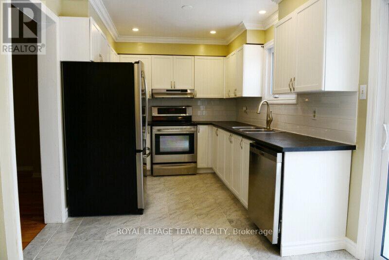 44 Burlington Crescent, Ottawa, Ontario  K1T 3K7 - Photo 5 - X12386637