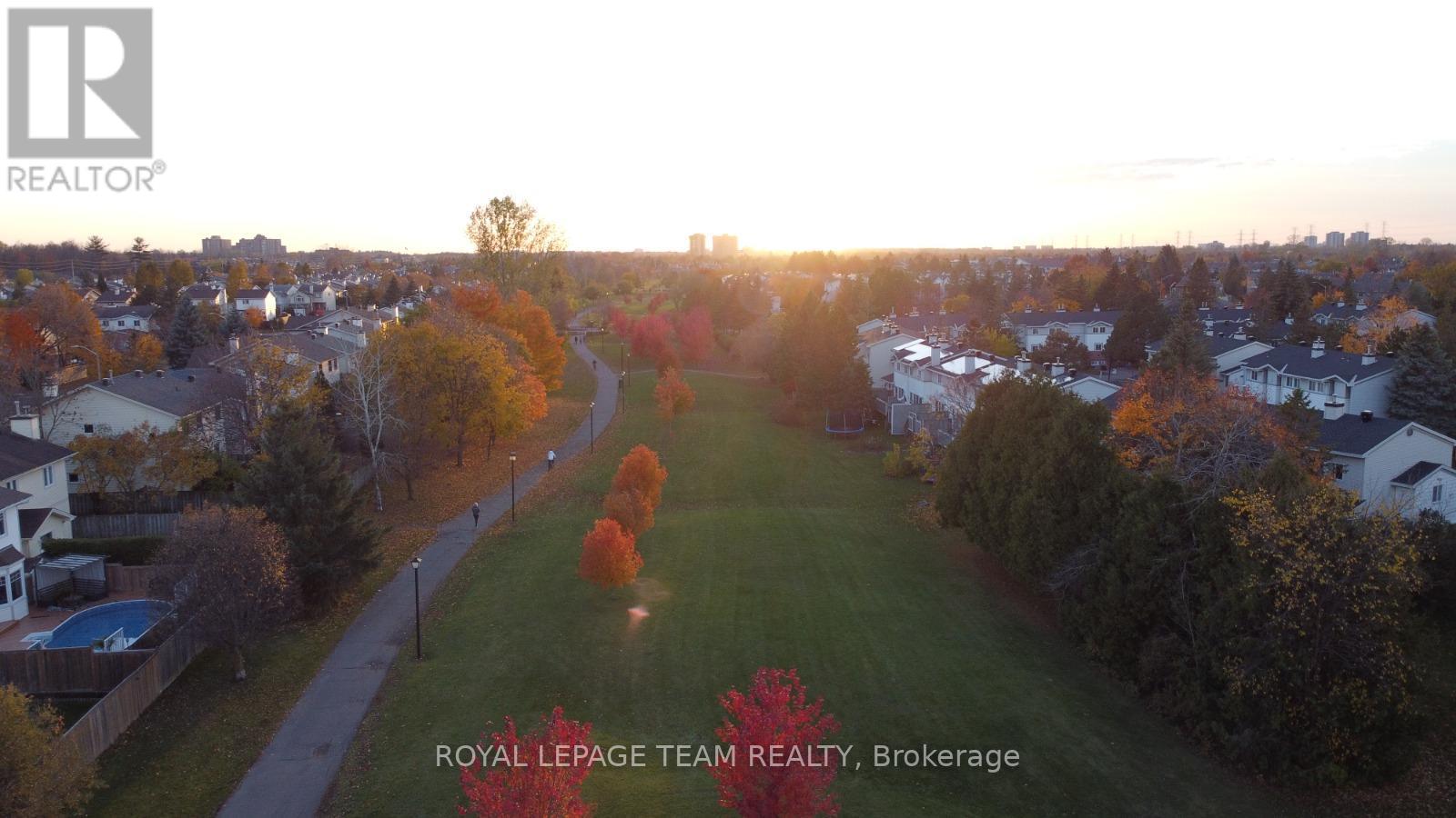 44 Burlington Crescent, Ottawa, Ontario  K1T 3K7 - Photo 18 - X12386637
