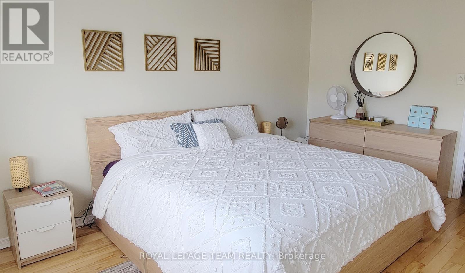 44 Burlington Crescent, Ottawa, Ontario  K1T 3K7 - Photo 9 - X12386637