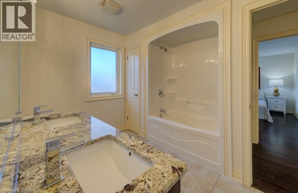 6379 Christopher Crescent, Niagara Falls, Ontario  L2H 0B3 - Photo 33 - 40775231